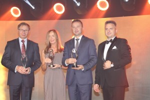 Nagrodzeni statuetką VIP Samorządu 2015. Od lewej: Tadeusz Czajka, wójt gminy Tarnowo Podgórne, Maria Jolanta Batycka-Wąsik, wójt gminy Lesznowola, Piotr Papis, wójt gminy Klwów, i Mariusz Gryżewski, redaktor naczelny „Magazynu VIP”