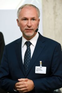 Prowadzący-konferencję-Robert-Wojniak-Siemens.jp