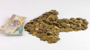 ile zarabiają posłowie