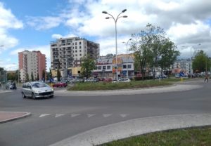 Czy na rondzie włączamy lewy kierunkowskaz