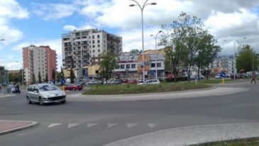 Czy na rondzie włączamy lewy kierunkowskaz