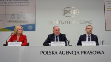 przedstawiciele Grupy PGE i Uczelni Łazarskiego podczas konferencji