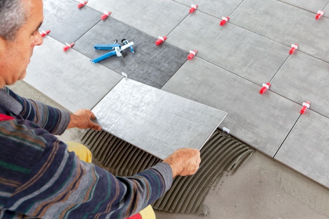 systemy do poziomowania płytek