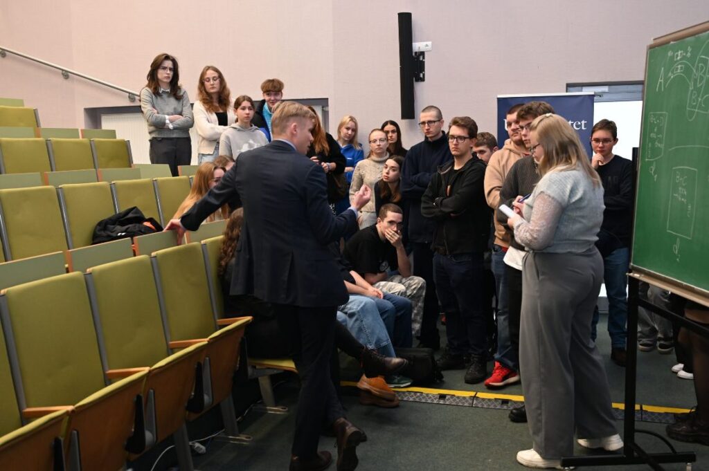 Uniwersytet Kaliski, Prawo bez sekretów